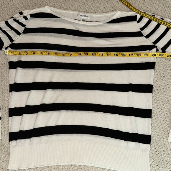Calvin Klein Sweater - Picture 8 of 9